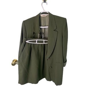 Vintage | 2 pc Olive Green Suit 🇨🇦